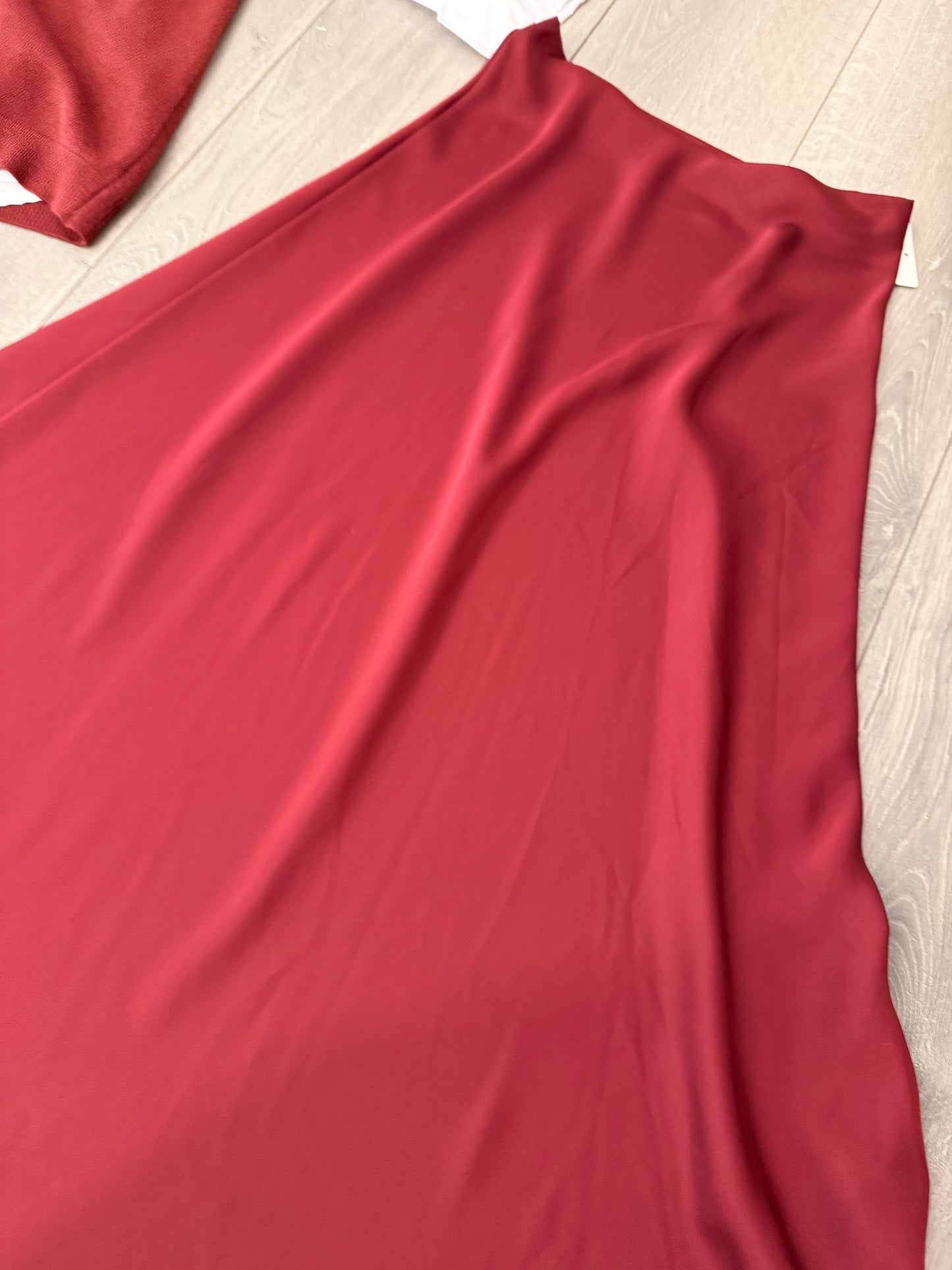 Gonna in raso bordeaux